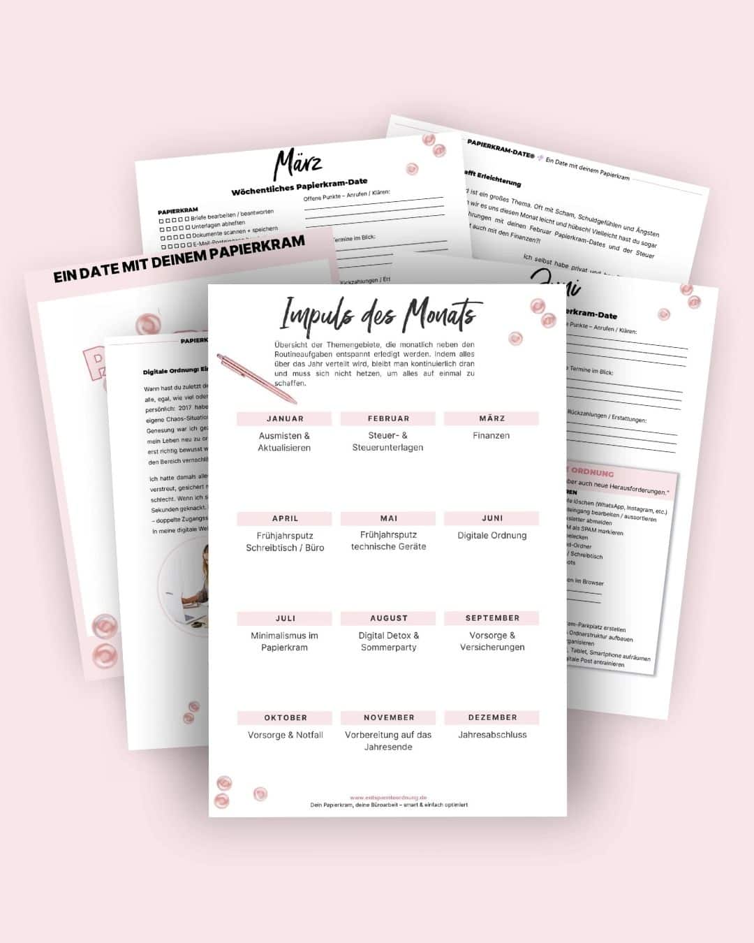 Fünf sich überlappende deutschsprachige Organisationsblätter sind auf rosa Hintergrund angeordnet, wobei ein Blatt mit dem Titel "Impulse des Monats" monatliche Themen auflistet.